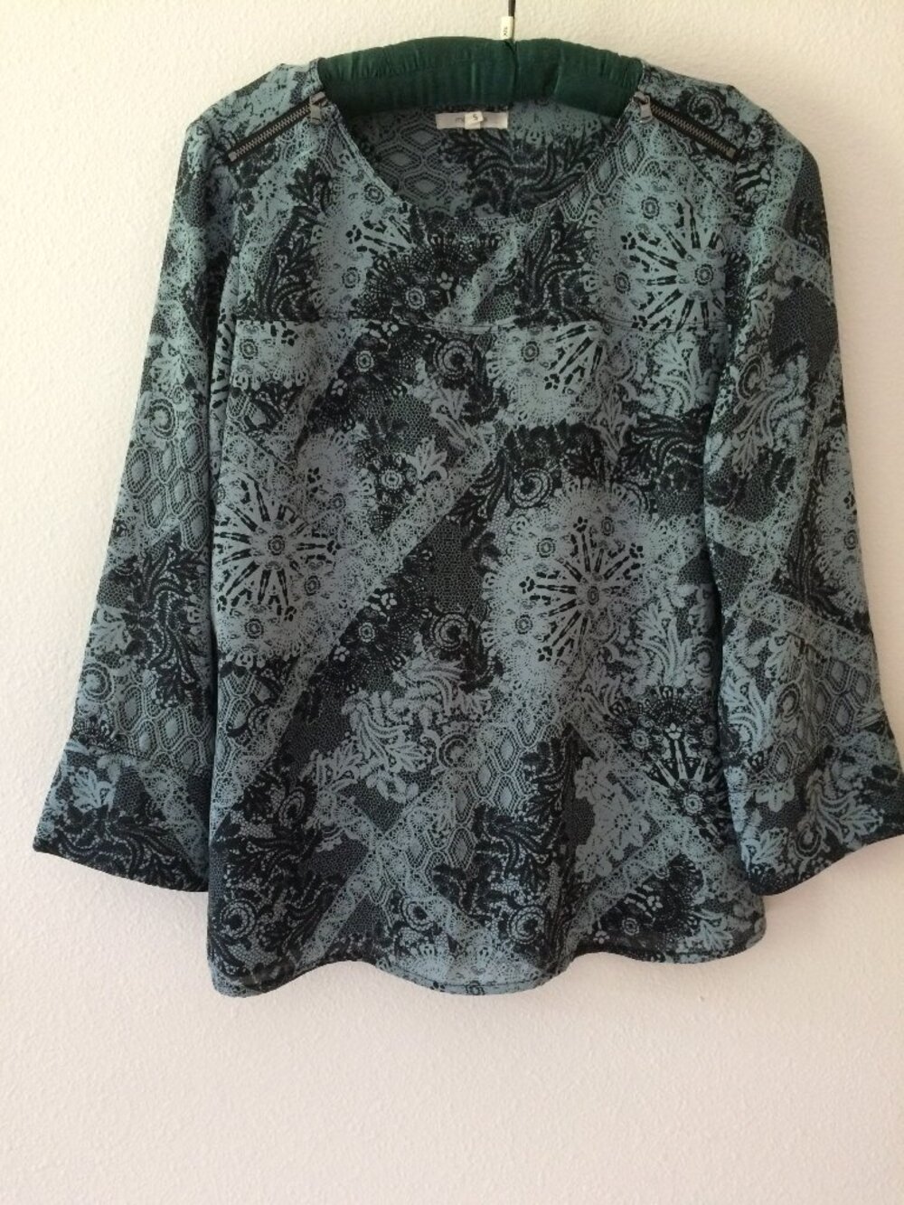 Maurices top  blouse Size small